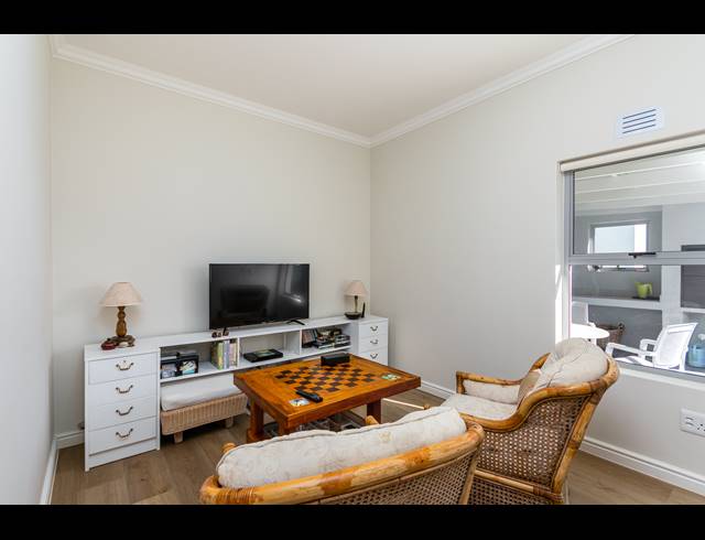 4 BEDROOM FREESTANDING TO LET IN SUNNINGDALE